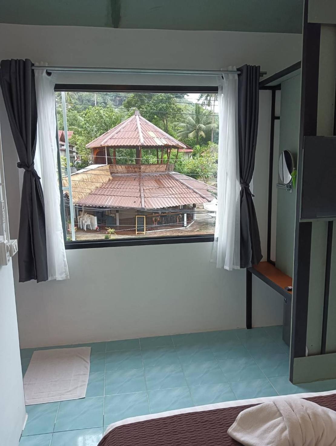 White Jail At Koh Tao Hostel Exterior photo
